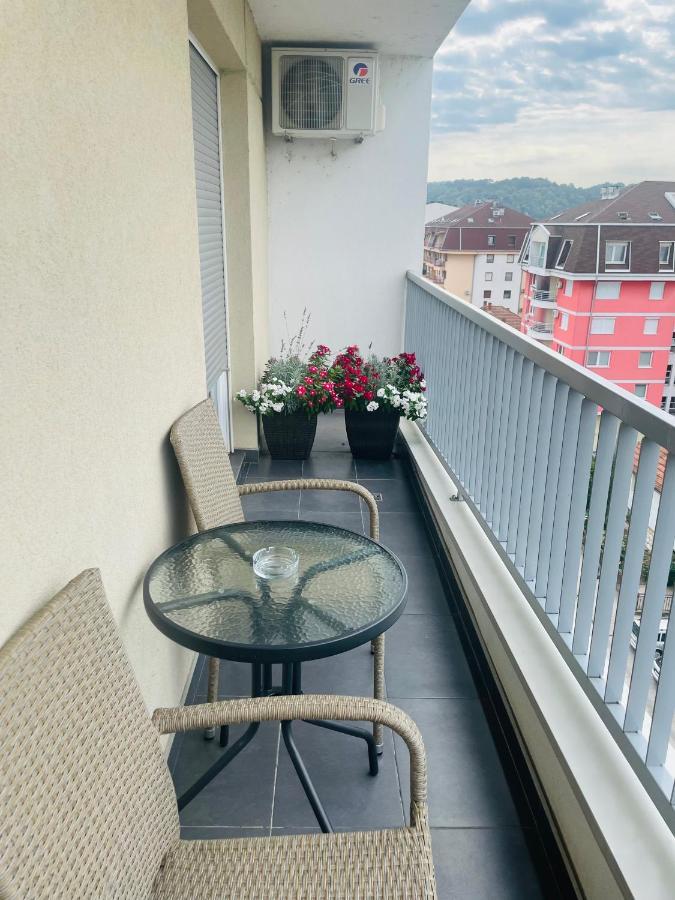 Apartman M&M Добой Екстериор снимка